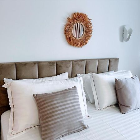Madalin Seaside Apartment Vlorë Esterno foto