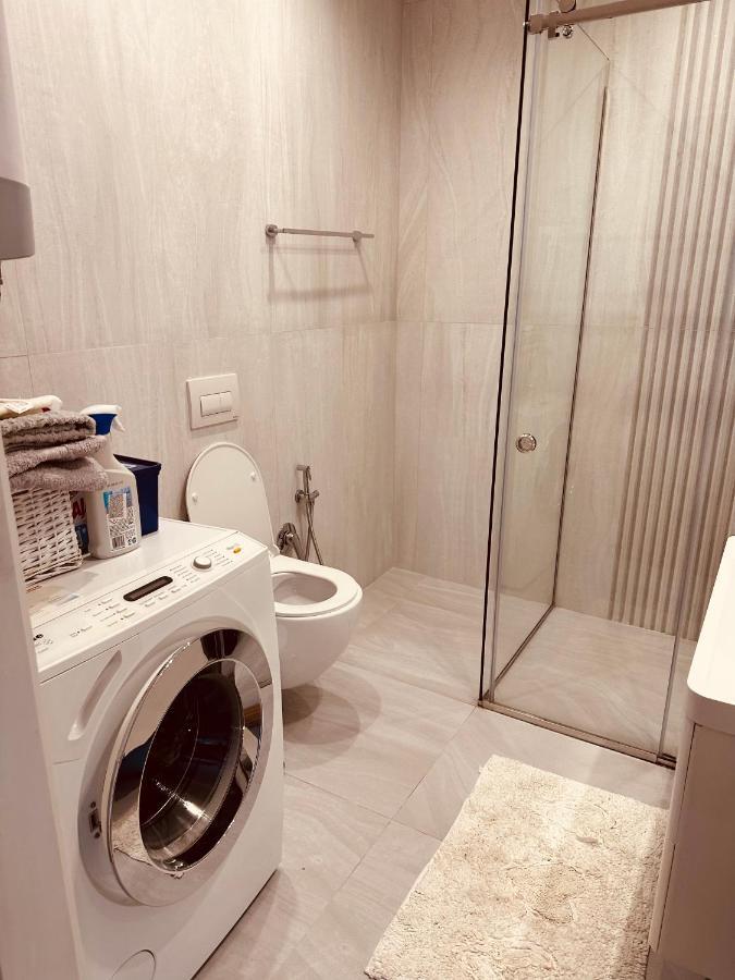 Madalin Seaside Apartment Vlorë Esterno foto