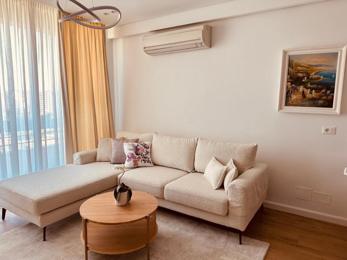 Madalin Seaside Apartment Vlorë Esterno foto