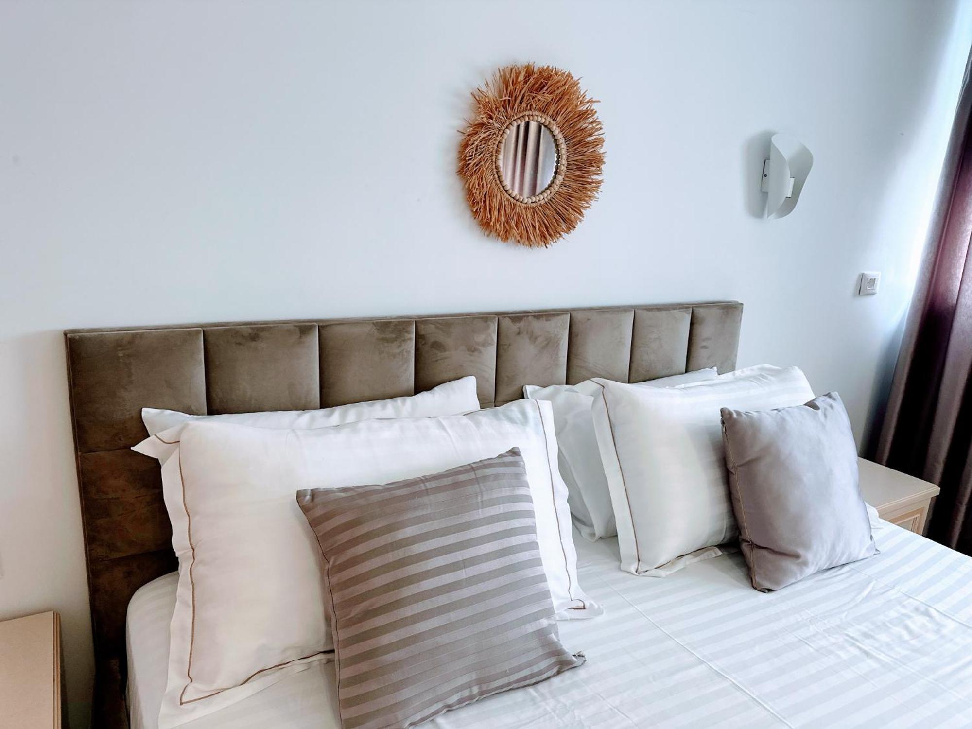 Madalin Seaside Apartment Vlorë Esterno foto