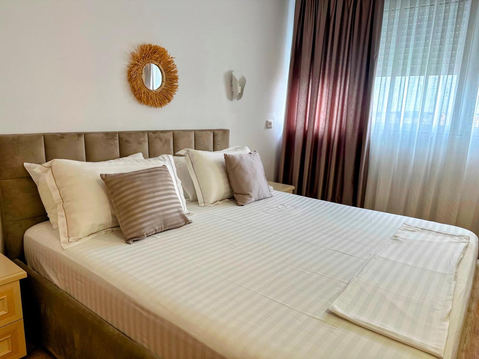 Madalin Seaside Apartment Vlorë Esterno foto